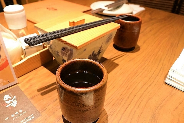 銀座杏子日式豬排(新莊幸福店)：【新北市美食】銀座杏子日式豬排(新莊幸福店)~開飯啦!銀座杏子日式豬排季節限定的雙人套餐實惠又飽足，冰涼美味的飯後甜點富有創意