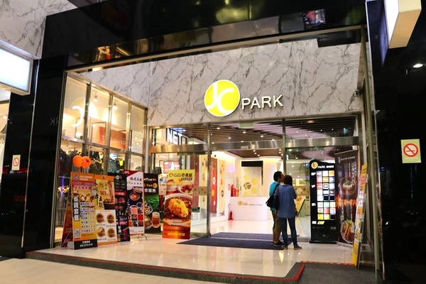 銀座杏子日式豬排(新莊幸福店)：【新北市美食】銀座杏子日式豬排(新莊幸福店)~開飯啦!銀座杏子日式豬排季節限定的雙人套餐實惠又飽足，冰涼美味的飯後甜點富有創意