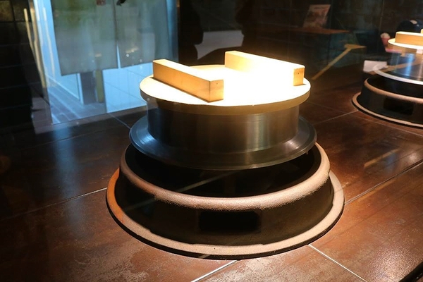 銀座杏子日式豬排(新莊幸福店)：【新北市美食】銀座杏子日式豬排(新莊幸福店)~開飯啦!銀座杏子日式豬排季節限定的雙人套餐實惠又飽足，冰涼美味的飯後甜點富有創意