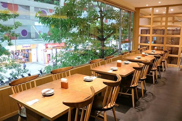 銀座杏子日式豬排(新莊幸福店)：【新北市美食】銀座杏子日式豬排(新莊幸福店)~開飯啦!銀座杏子日式豬排季節限定的雙人套餐實惠又飽足，冰涼美味的飯後甜點富有創意