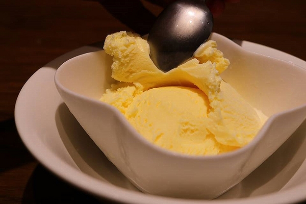 銀座杏子日式豬排(新莊幸福店)：【新北市美食】銀座杏子日式豬排(新莊幸福店)~開飯啦!銀座杏子日式豬排季節限定的雙人套餐實惠又飽足，冰涼美味的飯後甜點富有創意