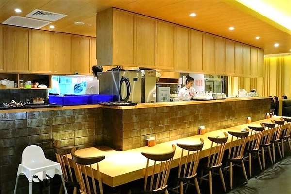 銀座杏子日式豬排(新莊幸福店)：【新北市美食】銀座杏子日式豬排(新莊幸福店)~開飯啦!銀座杏子日式豬排季節限定的雙人套餐實惠又飽足，冰涼美味的飯後甜點富有創意