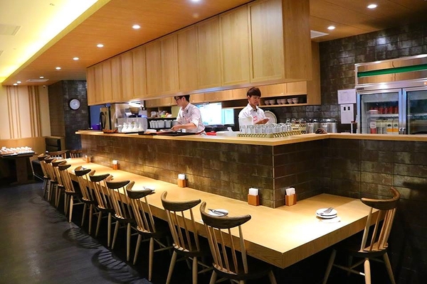 銀座杏子日式豬排(新莊幸福店)：【新北市美食】銀座杏子日式豬排(新莊幸福店)~開飯啦!銀座杏子日式豬排季節限定的雙人套餐實惠又飽足，冰涼美味的飯後甜點富有創意