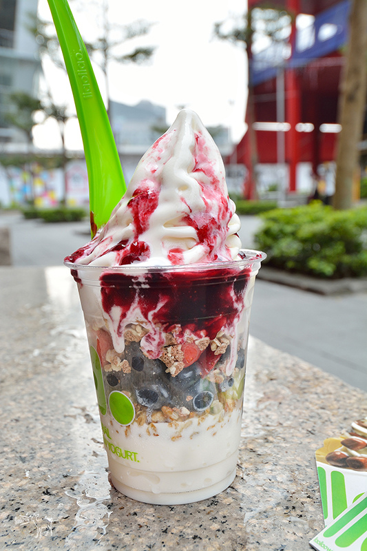 自己選料的西班牙Llaollao 優格冰淇淋:台北信義區華納威秀美食,捷運市政府站101世貿站