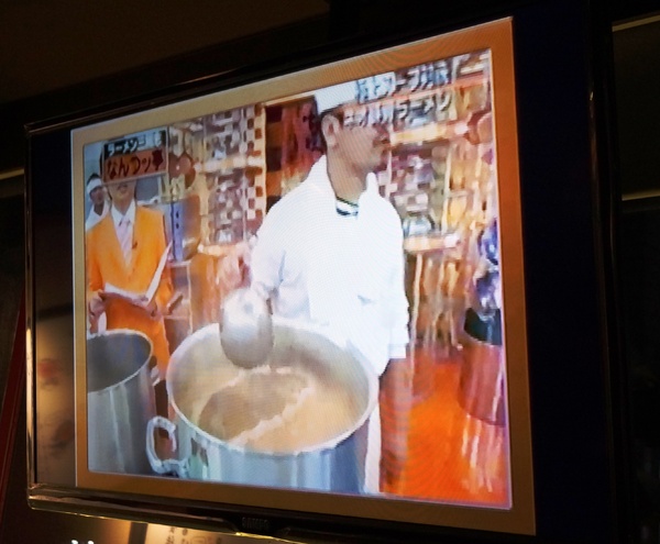 玩笑亭拉麵 なんつッ亭：[忠孝敦化]なんつッ亭 玩笑亭拉麵: 熊本系豚骨湯底+黑蒜香油 -【OpenRice新店快閃祕密客】