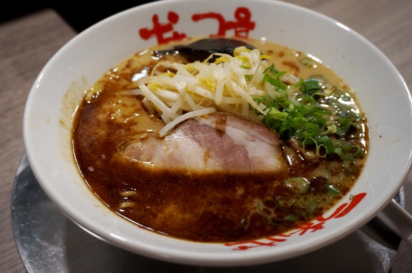 玩笑亭拉麵 なんつッ亭：[忠孝敦化]なんつッ亭 玩笑亭拉麵: 熊本系豚骨湯底+黑蒜香油 -【OpenRice新店快閃祕密客】