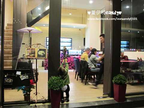 Purple宇治抹茶專賣：『台中西區_Purple Matcha Salon-宇治抹茶沙龍』愛伊特心目中的第一名抹茶鬆餅換人啦~~讓你體驗不同的抹茶風情!