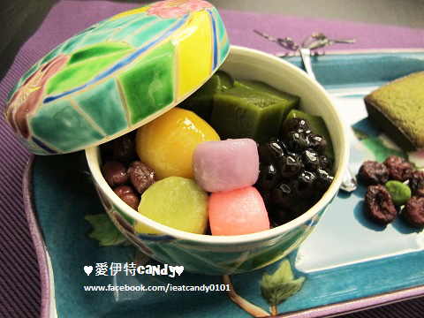 Purple宇治抹茶專賣：『台中西區_Purple Matcha Salon-宇治抹茶沙龍』愛伊特心目中的第一名抹茶鬆餅換人啦~~讓你體驗不同的抹茶風情!