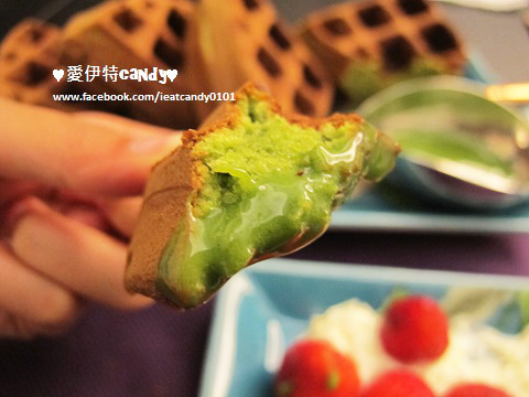 Purple宇治抹茶專賣：『台中西區_Purple Matcha Salon-宇治抹茶沙龍』愛伊特心目中的第一名抹茶鬆餅換人啦~~讓你體驗不同的抹茶風情!