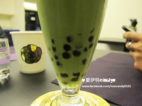 Purple宇治抹茶專賣：『台中西區_Purple Matcha Salon-宇治抹茶沙龍』愛伊特心目中的第一名抹茶鬆餅換人啦~~讓你體驗不同的抹茶風情!