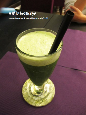 Purple宇治抹茶專賣：『台中西區_Purple Matcha Salon-宇治抹茶沙龍』愛伊特心目中的第一名抹茶鬆餅換人啦~~讓你體驗不同的抹茶風情!