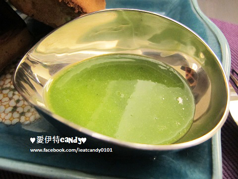 Purple宇治抹茶專賣：『台中西區_Purple Matcha Salon-宇治抹茶沙龍』愛伊特心目中的第一名抹茶鬆餅換人啦~~讓你體驗不同的抹茶風情!