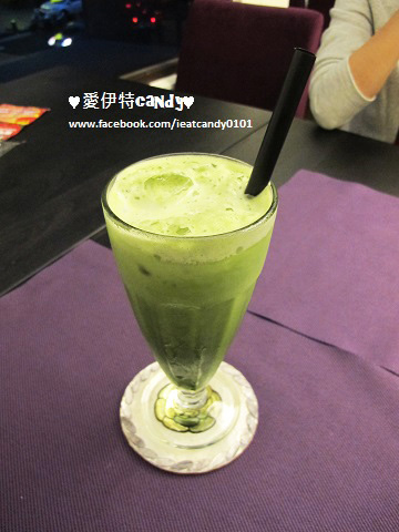 Purple宇治抹茶專賣：『台中西區_Purple Matcha Salon-宇治抹茶沙龍』愛伊特心目中的第一名抹茶鬆餅換人啦~~讓你體驗不同的抹茶風情!