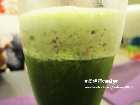 Purple宇治抹茶專賣：『台中西區_Purple Matcha Salon-宇治抹茶沙龍』愛伊特心目中的第一名抹茶鬆餅換人啦~~讓你體驗不同的抹茶風情!