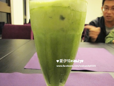 Purple宇治抹茶專賣：『台中西區_Purple Matcha Salon-宇治抹茶沙龍』愛伊特心目中的第一名抹茶鬆餅換人啦~~讓你體驗不同的抹茶風情!