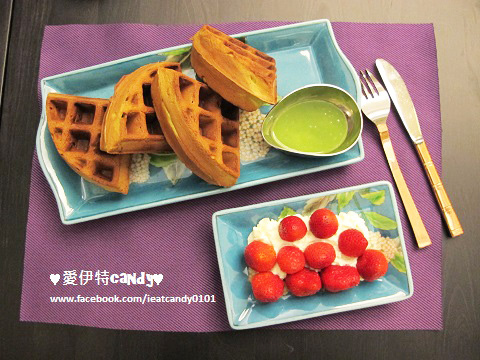 Purple宇治抹茶專賣：『台中西區_Purple Matcha Salon-宇治抹茶沙龍』愛伊特心目中的第一名抹茶鬆餅換人啦~~讓你體驗不同的抹茶風情!