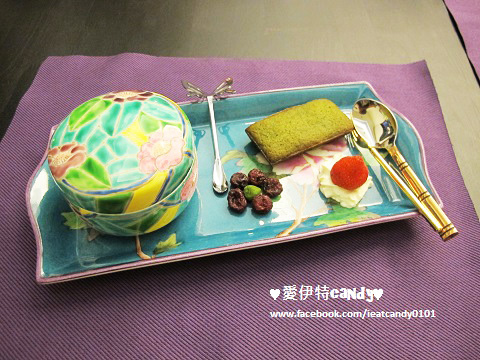 Purple宇治抹茶專賣：『台中西區_Purple Matcha Salon-宇治抹茶沙龍』愛伊特心目中的第一名抹茶鬆餅換人啦~~讓你體驗不同的抹茶風情!