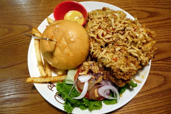 發福廚房(台大店):(胖樺食記)台北公館商圈美式餐點「發福漢堡」。羅斯福路/捷運公館站/商業午餐