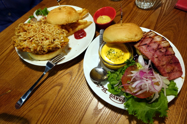 發福廚房(台大店):(胖樺食記)台北公館商圈美式餐點「發福漢堡」。羅斯福路/捷運公館站/商業午餐
