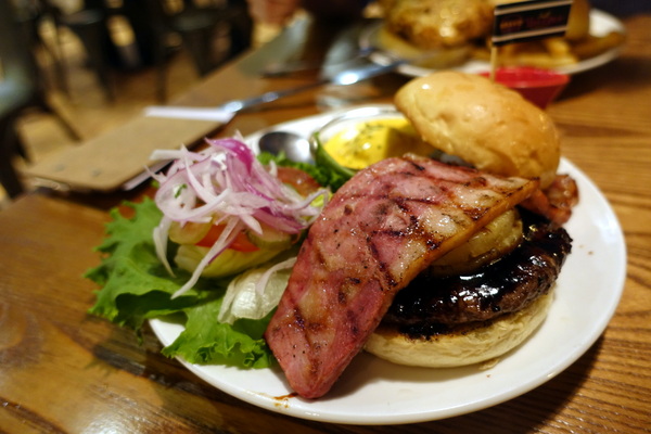 發福廚房(台大店):(胖樺食記)台北公館商圈美式餐點「發福漢堡」。羅斯福路/捷運公館站/商業午餐