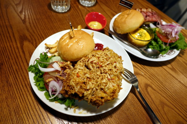 發福廚房(台大店):(胖樺食記)台北公館商圈美式餐點「發福漢堡」。羅斯福路/捷運公館站/商業午餐