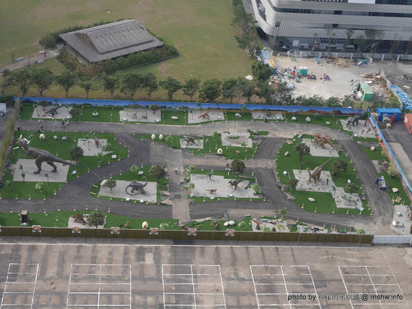 亞洲最大侏儸紀樂園：【景點】台中亞洲最大侏儸紀樂園@西屯老虎城-捷運BRT秋紅谷 : 從早叫到晚~來自四川自貢的侏儸紀世界？ 觀看恐龍請注意…會動的阿!!  From : http://mshw.info/mshw/？p=10814＃ixzz3uYYWkPFY @哪裡好吃哪裡去:美食避雷箴 Follow us: @mi