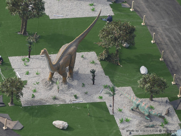 亞洲最大侏儸紀樂園：【景點】台中亞洲最大侏儸紀樂園@西屯老虎城-捷運BRT秋紅谷 : 從早叫到晚~來自四川自貢的侏儸紀世界？ 觀看恐龍請注意…會動的阿!!  From : http://mshw.info/mshw/？p=10814＃ixzz3uYYWkPFY @哪裡好吃哪裡去:美食避雷箴 Follow us: @mi