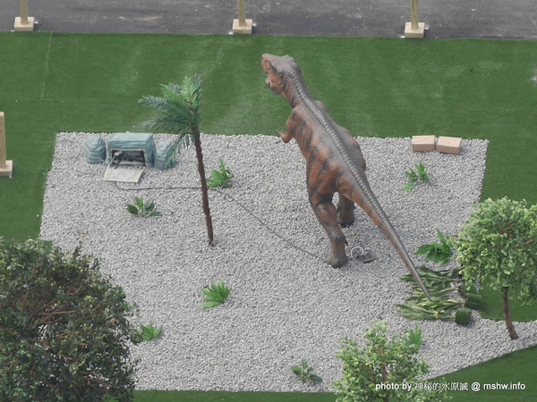 亞洲最大侏儸紀樂園：【景點】台中亞洲最大侏儸紀樂園@西屯老虎城-捷運BRT秋紅谷 : 從早叫到晚~來自四川自貢的侏儸紀世界？ 觀看恐龍請注意…會動的阿!!  From : http://mshw.info/mshw/？p=10814＃ixzz3uYYWkPFY @哪裡好吃哪裡去:美食避雷箴 Follow us: @mi
