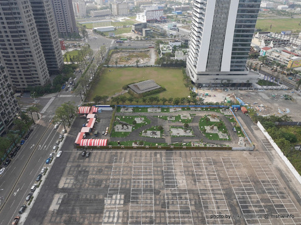 亞洲最大侏儸紀樂園：【景點】台中亞洲最大侏儸紀樂園@西屯老虎城-捷運BRT秋紅谷 : 從早叫到晚~來自四川自貢的侏儸紀世界？ 觀看恐龍請注意…會動的阿!!  From : http://mshw.info/mshw/？p=10814＃ixzz3uYYWkPFY @哪裡好吃哪裡去:美食避雷箴 Follow us: @mi