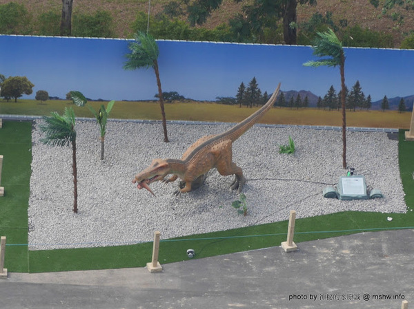 亞洲最大侏儸紀樂園：【景點】台中亞洲最大侏儸紀樂園@西屯老虎城-捷運BRT秋紅谷 : 從早叫到晚~來自四川自貢的侏儸紀世界？ 觀看恐龍請注意…會動的阿!!  From : http://mshw.info/mshw/？p=10814＃ixzz3uYYWkPFY @哪裡好吃哪裡去:美食避雷箴 Follow us: @mi