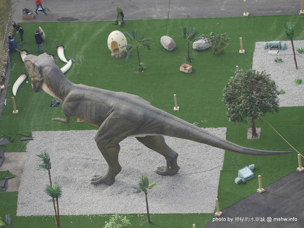 亞洲最大侏儸紀樂園：【景點】台中亞洲最大侏儸紀樂園@西屯老虎城-捷運BRT秋紅谷 : 從早叫到晚~來自四川自貢的侏儸紀世界？ 觀看恐龍請注意…會動的阿!!  From : http://mshw.info/mshw/？p=10814＃ixzz3uYYWkPFY @哪裡好吃哪裡去:美食避雷箴 Follow us: @mi