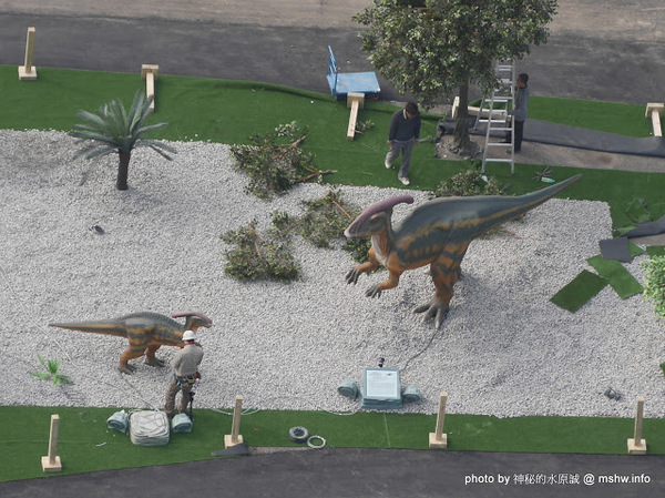 亞洲最大侏儸紀樂園：【景點】台中亞洲最大侏儸紀樂園@西屯老虎城-捷運BRT秋紅谷 : 從早叫到晚~來自四川自貢的侏儸紀世界？ 觀看恐龍請注意…會動的阿!!  From : http://mshw.info/mshw/？p=10814＃ixzz3uYYWkPFY @哪裡好吃哪裡去:美食避雷箴 Follow us: @mi