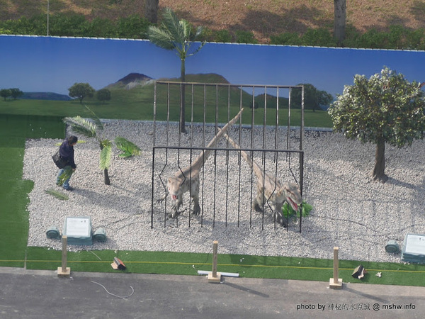 亞洲最大侏儸紀樂園：【景點】台中亞洲最大侏儸紀樂園@西屯老虎城-捷運BRT秋紅谷 : 從早叫到晚~來自四川自貢的侏儸紀世界？ 觀看恐龍請注意…會動的阿!!  From : http://mshw.info/mshw/？p=10814＃ixzz3uYYWkPFY @哪裡好吃哪裡去:美食避雷箴 Follow us: @mi