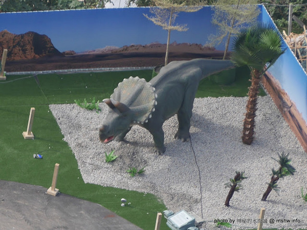亞洲最大侏儸紀樂園：【景點】台中亞洲最大侏儸紀樂園@西屯老虎城-捷運BRT秋紅谷 : 從早叫到晚~來自四川自貢的侏儸紀世界？ 觀看恐龍請注意…會動的阿!!  From : http://mshw.info/mshw/？p=10814＃ixzz3uYYWkPFY @哪裡好吃哪裡去:美食避雷箴 Follow us: @mi