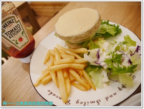 九州鬆餅(台北松菸店)：九州鬆餅(松菸店) 抹茶鬆餅/雞肉豆腐堡～悠閒享下午茶