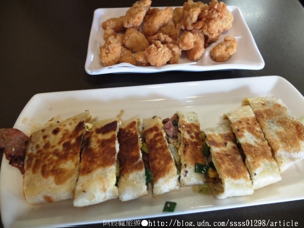 50.5早餐食堂:【美食特搜。屏東市】50-5早餐食堂。私房醬燒蛋餅 美式巧巴達拼盤 百元內平價美味 門牌號碼即店名的屏東人氣早餐店