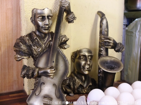 50.5早餐食堂:【美食特搜。屏東市】50-5早餐食堂。私房醬燒蛋餅 美式巧巴達拼盤 百元內平價美味 門牌號碼即店名的屏東人氣早餐店