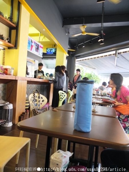 50.5早餐食堂:【美食特搜。屏東市】50-5早餐食堂。私房醬燒蛋餅 美式巧巴達拼盤 百元內平價美味 門牌號碼即店名的屏東人氣早餐店