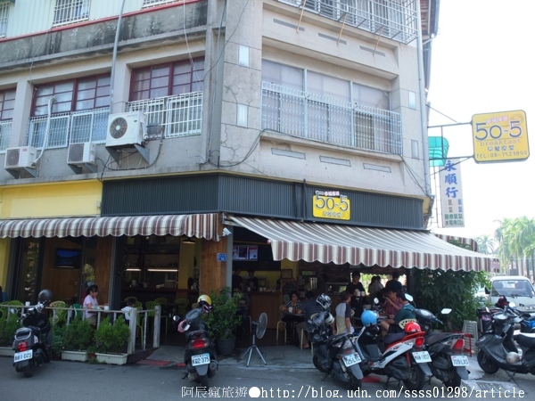 50.5早餐食堂:【美食特搜。屏東市】50-5早餐食堂。私房醬燒蛋餅 美式巧巴達拼盤 百元內平價美味 門牌號碼即店名的屏東人氣早餐店