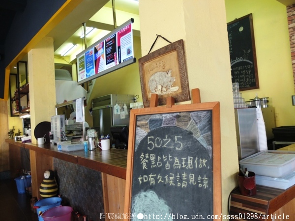 50.5早餐食堂:【美食特搜。屏東市】50-5早餐食堂。私房醬燒蛋餅 美式巧巴達拼盤 百元內平價美味 門牌號碼即店名的屏東人氣早餐店