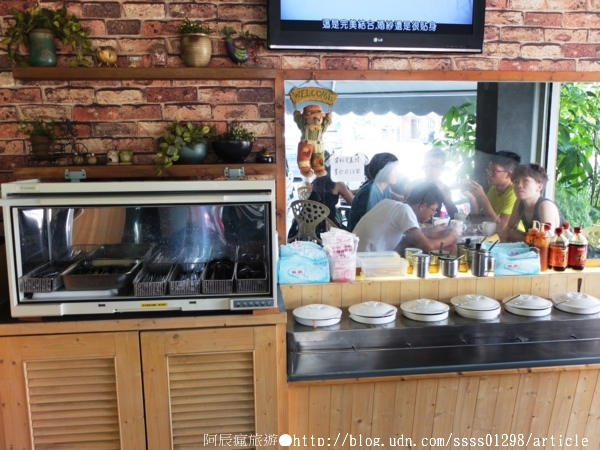 50.5早餐食堂:【美食特搜。屏東市】50-5早餐食堂。私房醬燒蛋餅 美式巧巴達拼盤 百元內平價美味 門牌號碼即店名的屏東人氣早餐店