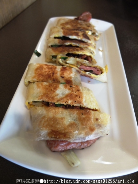 50.5早餐食堂:【美食特搜。屏東市】50-5早餐食堂。私房醬燒蛋餅 美式巧巴達拼盤 百元內平價美味 門牌號碼即店名的屏東人氣早餐店