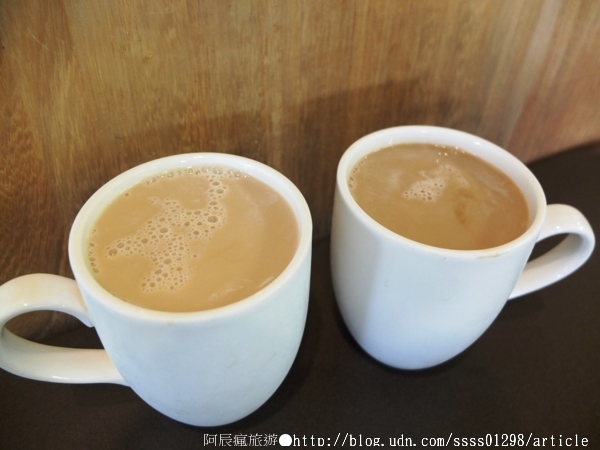 50.5早餐食堂:【美食特搜。屏東市】50-5早餐食堂。私房醬燒蛋餅 美式巧巴達拼盤 百元內平價美味 門牌號碼即店名的屏東人氣早餐店