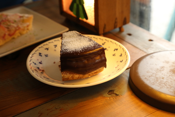 嗜甜：[新北/淡水]淡江校園甜食 隱身於金雞母社區內的甜點工作室 嗜甜