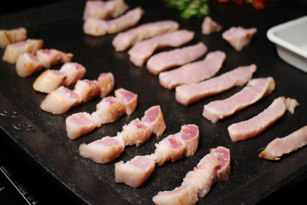 新沙洞韓國烤肉：台北東區新開幕『新沙洞韓國烤肉』6種小菜吃到飽/捷運國父紀念館站