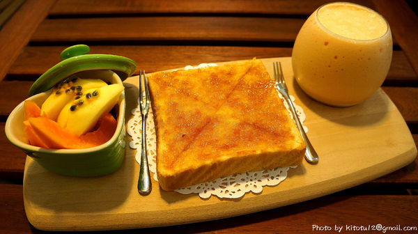 喜樂果汁吧:【台中北區】喜樂果汁吧 冬天來杯熱法芙娜香蕉可可 幸福溫暖的時刻