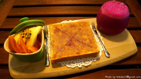 喜樂果汁吧:【台中北區】喜樂果汁吧 冬天來杯熱法芙娜香蕉可可 幸福溫暖的時刻