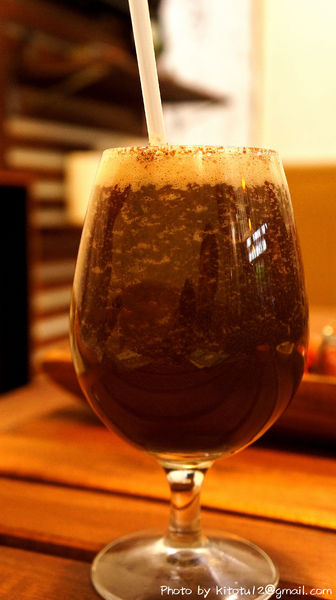 喜樂果汁吧:【台中北區】喜樂果汁吧 冬天來杯熱法芙娜香蕉可可 幸福溫暖的時刻