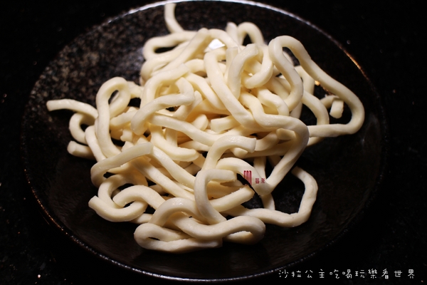 囍聚精緻鍋物：東區火鍋『囍聚精緻鍋物』捷運國父紀念館站/近華視