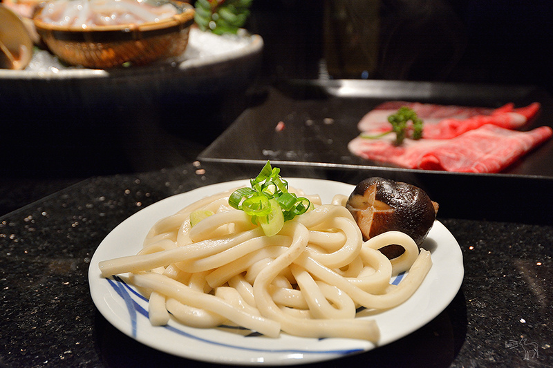 囍聚精緻鍋物:看起來很澎湃的松葉蟹海鮮盤與澳洲和牛肉火鍋,台北東區捷運國父紀念館站